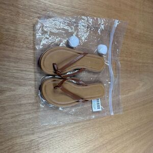 CentroPoint Womens Brown Flip Flops Size 8.5 T Strap Sandals Casual